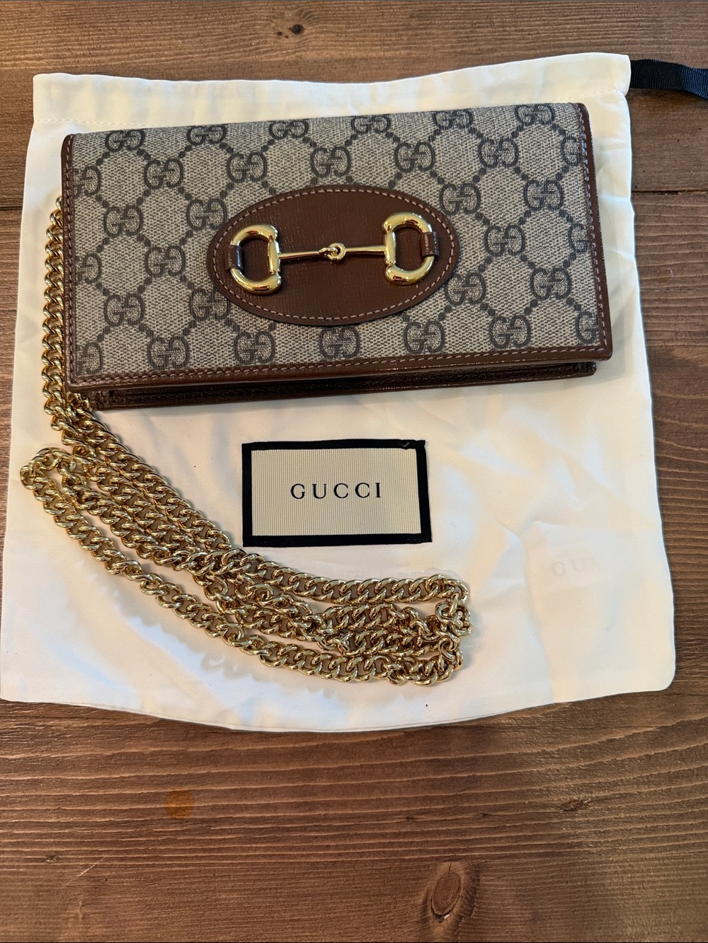 Gucci Beige GG Supreme Wallet on Chain